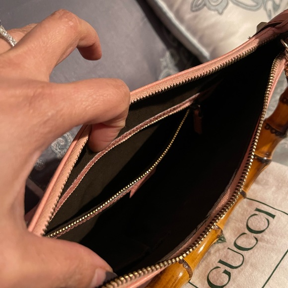 Authentic Pink Leather Gucci Handbag with Bamboo handle and bamboo zipper - Picture 10 of 17